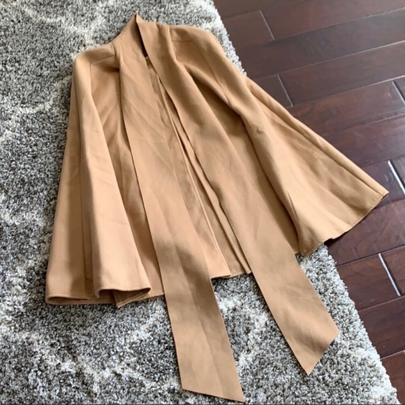 SOLD‼️‼️‼️‼️Tan Bow Necktie Cape - Picture 4 of 5